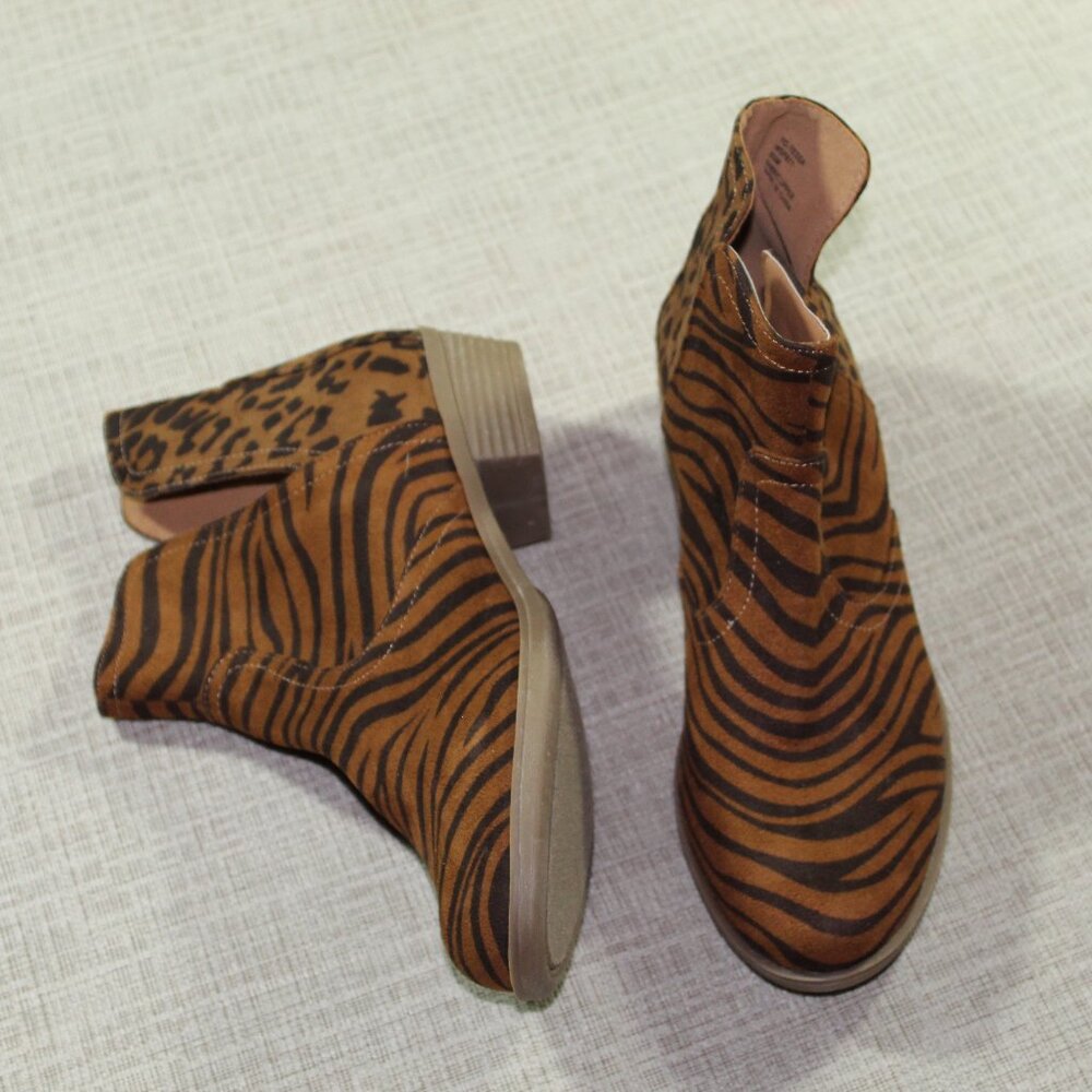 NWOT True Craft Size 8.5M Tan Animal Print Ankle Booties